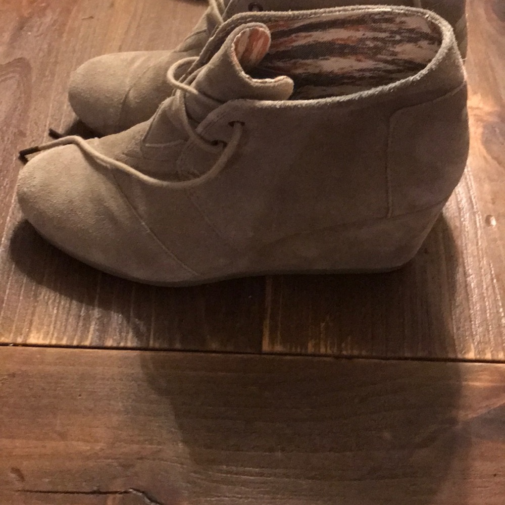 Toms wedges